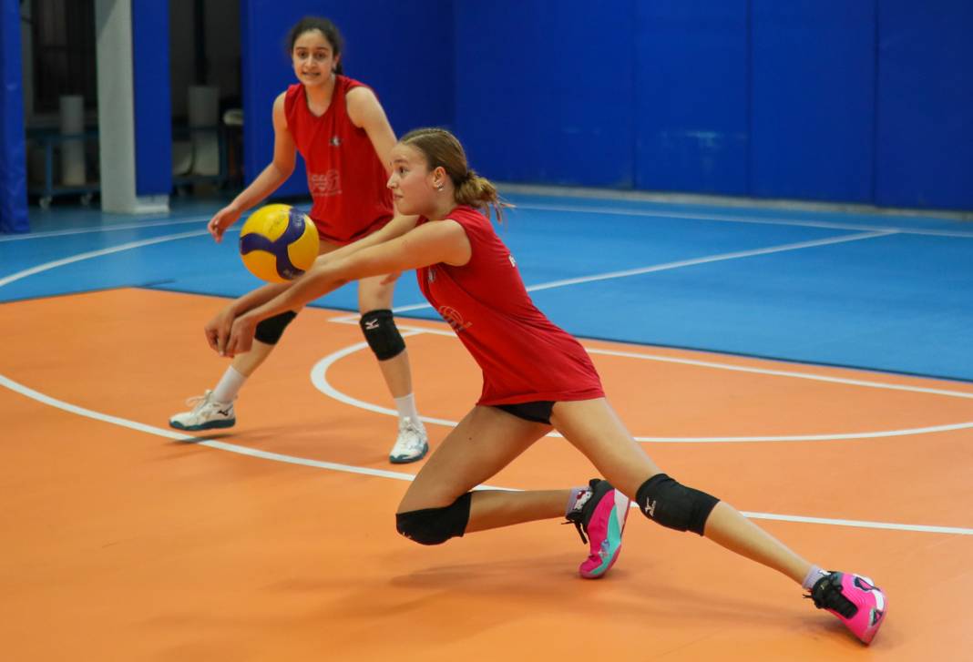 Geleceğin Zehra Güneş'i Antalya'da yetişiyor: Karşınızda Lara gümbür gümbür geliyor 5