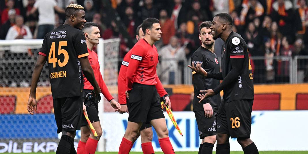 Galatasaray maçındaki skandal yabancı basının gündemine oturdu - Fotoğraf: 3