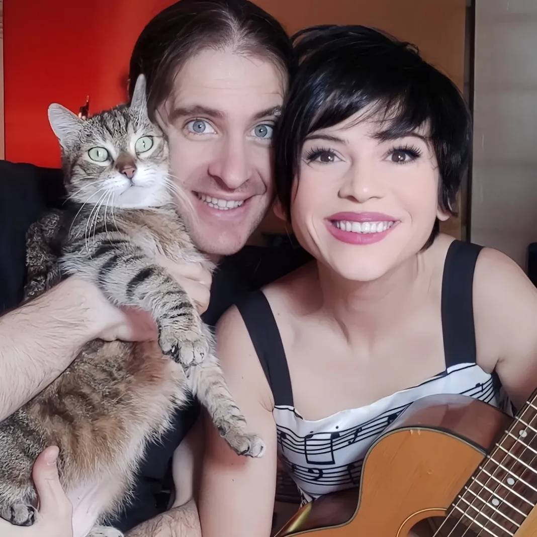 Ünlülerden Sevgililer Günü paylaşımları: Esra Erol'dan Tarkan'a... 8