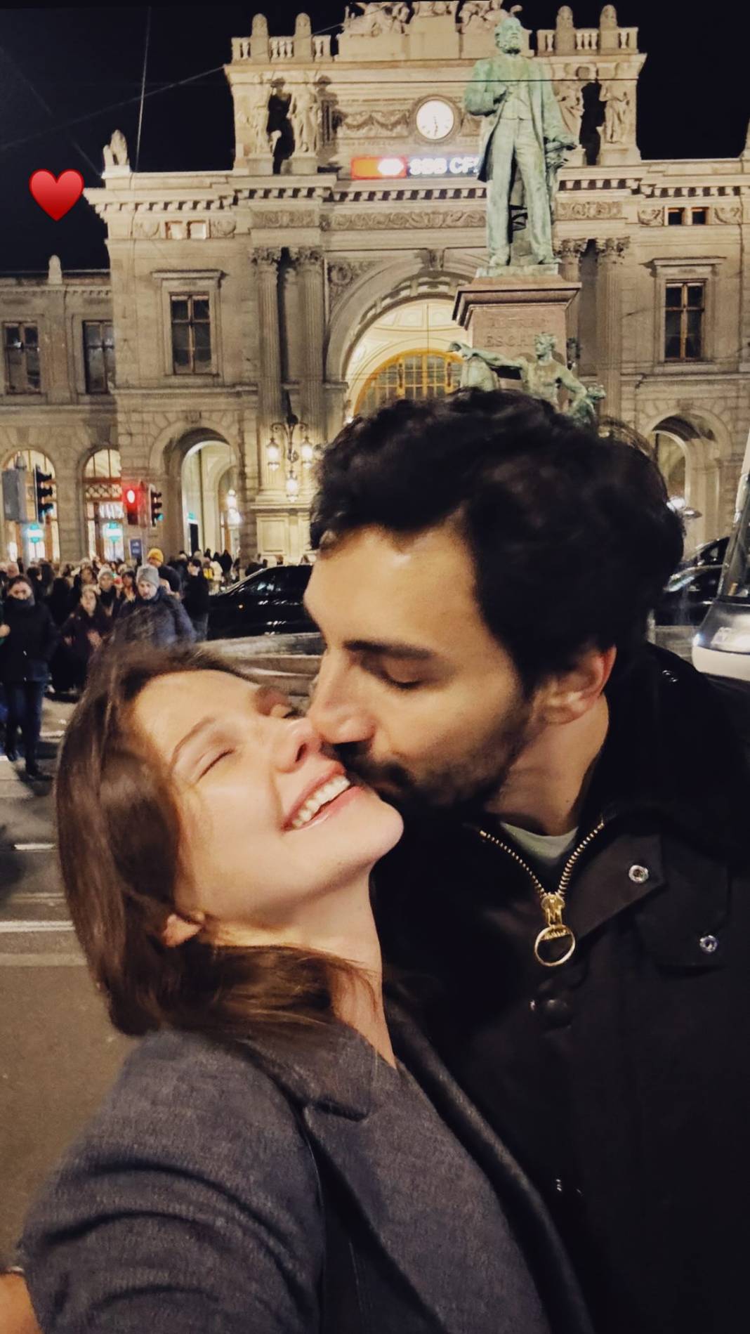 Ünlülerden Sevgililer Günü paylaşımları: Esra Erol'dan Tarkan'a... 6