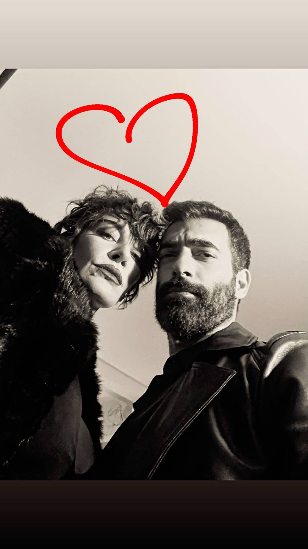 Ünlülerden Sevgililer Günü paylaşımları: Esra Erol'dan Tarkan'a... 4