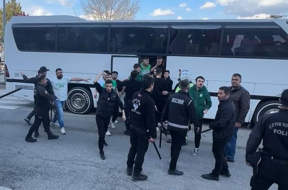 Bursaspor maçı bitti ortalık karıştı - Fotoğraf: 1
