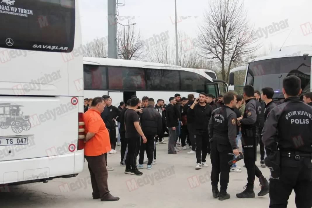 Beşiktaş maçı öncesi döner bıçaklı satırlı kavga çıktı 10