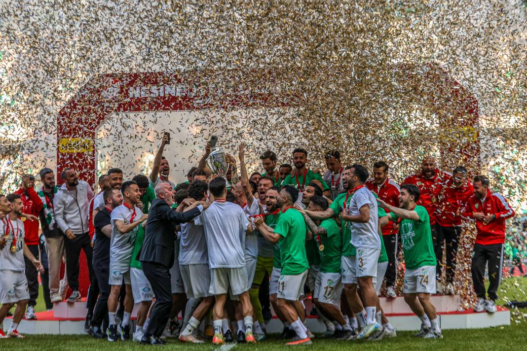 Bursaspor'un şampiyonluk kupası AKP'ye gitti 1