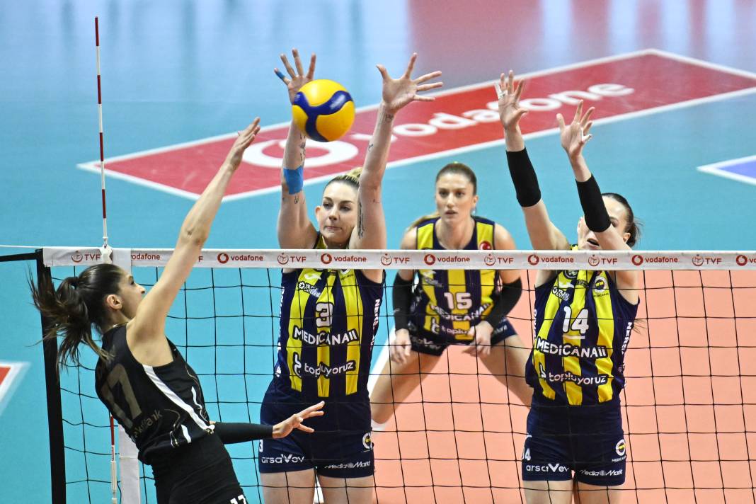 Zehra Güneş ve arkadaşlarından çılgın kutlama 1