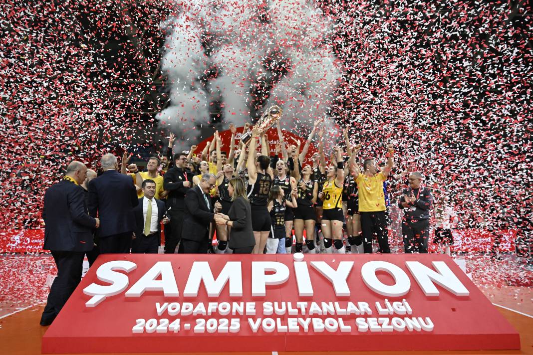 Zehra Güneş ve arkadaşlarından çılgın kutlama 4