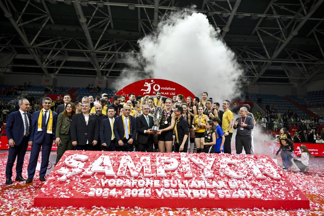 Zehra Güneş ve arkadaşlarından çılgın kutlama 7