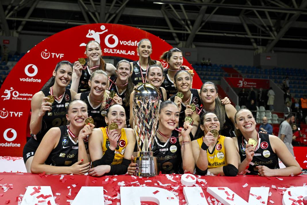 Zehra Güneş ve arkadaşlarından çılgın kutlama 10