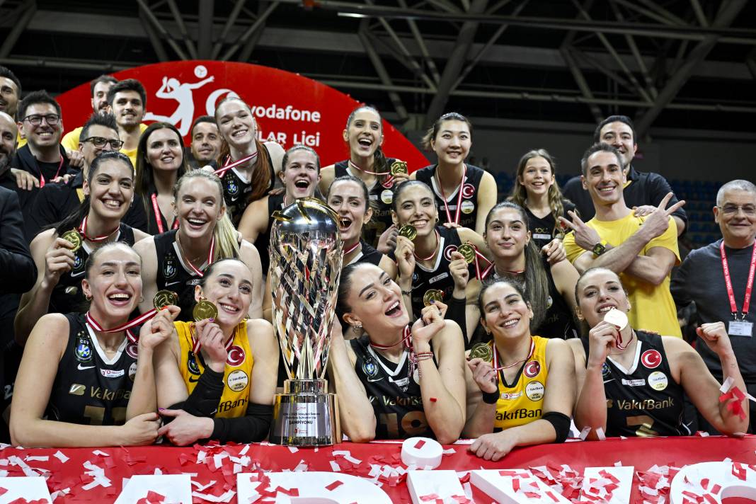 Zehra Güneş ve arkadaşlarından çılgın kutlama 11