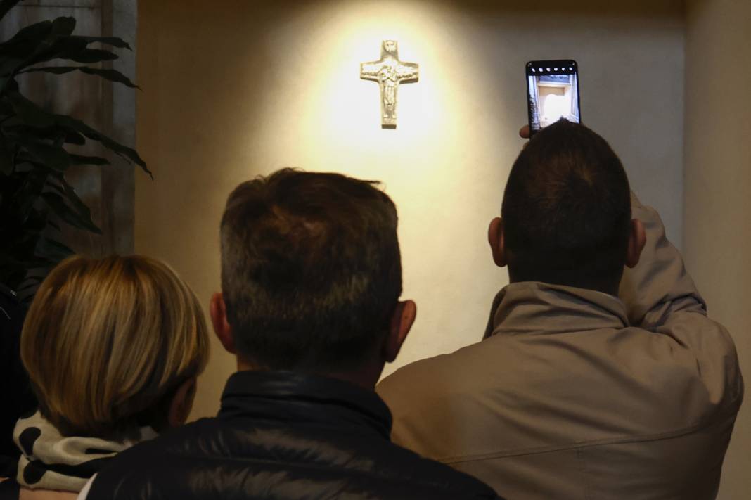 Papa Francis’in son isteği yerine getirildi: Mezarından ilk kareler geldi! 6