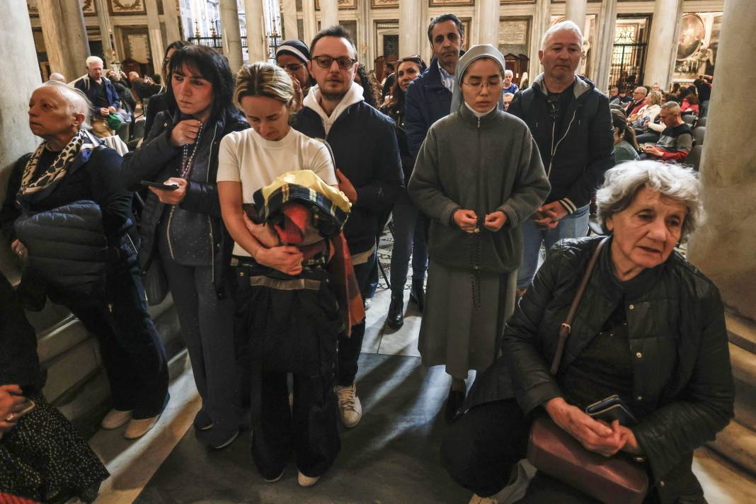 Papa Francis’in son isteği yerine getirildi: Mezarından ilk kareler geldi! 23