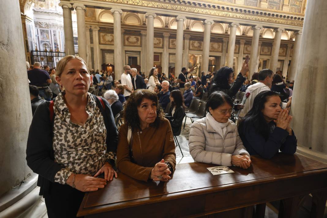 Papa Francis’in son isteği yerine getirildi: Mezarından ilk kareler geldi! 1