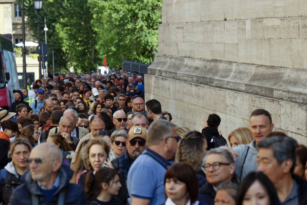 Papa Francis’in son isteği yerine getirildi: Mezarından ilk kareler geldi! 18