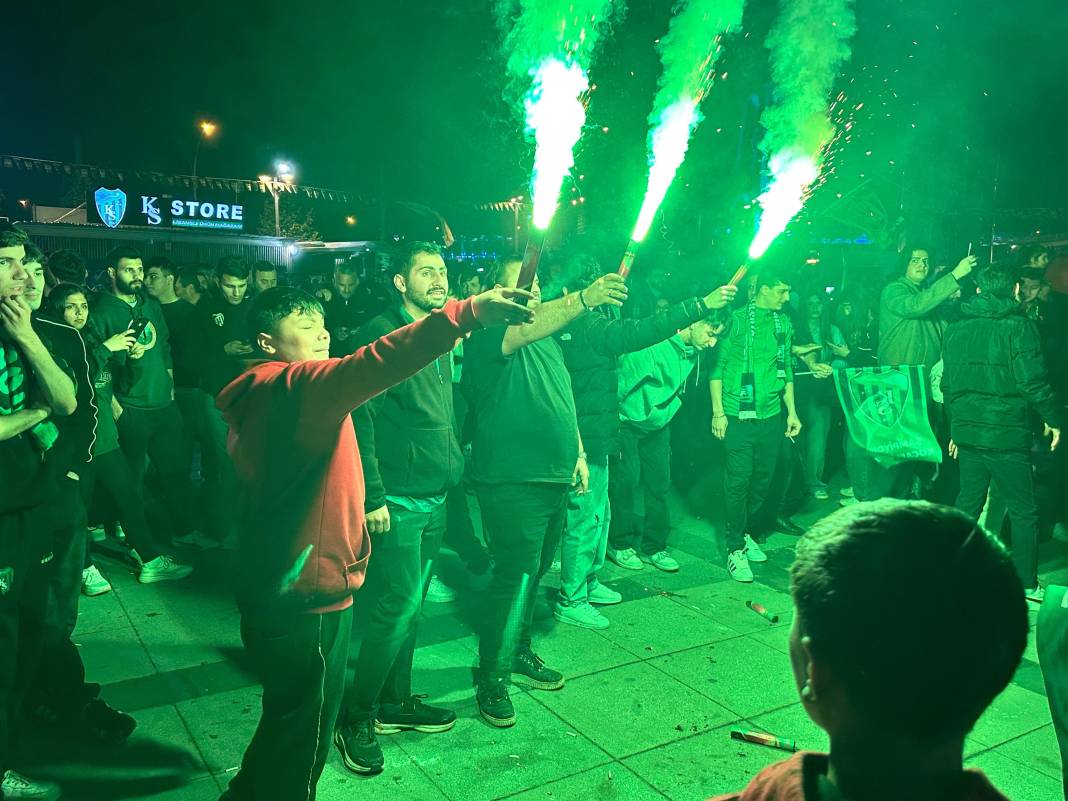 Süper Lig'e yükselen Kocaelispor taraftarı ortalığı yaktı geçti 2