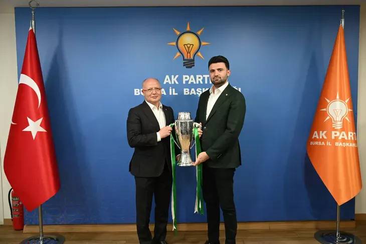 Bursaspor'un şampiyonluk kupası AKP'ye gitti 3