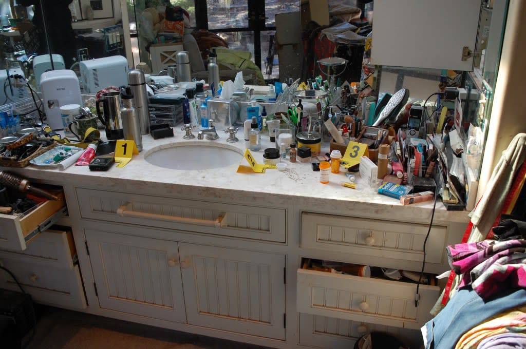 Hollywood yıldızının evi içler acısı! Polis kamerasından şok görüntüler! 1