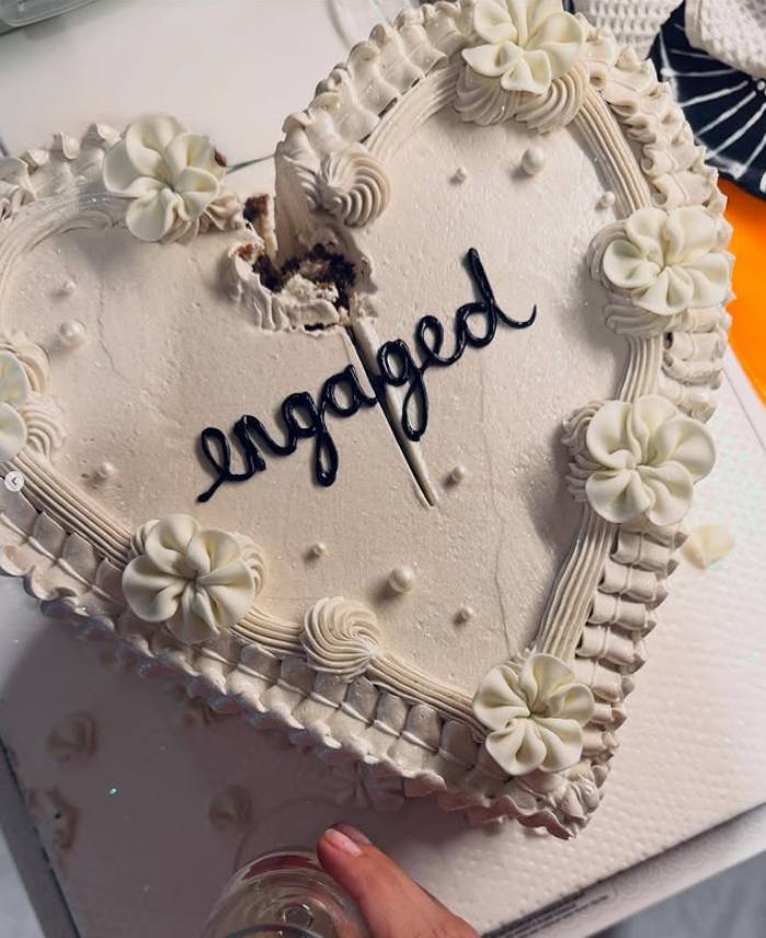 Hafta sonu magazin dünyasında nişan rüzgarı! Ünlüler peş peşe 'evet' dedi 4