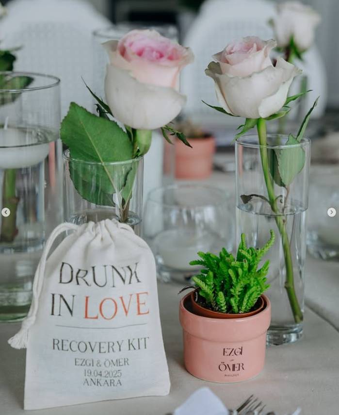 Hafta sonu magazin dünyasında nişan rüzgarı! Ünlüler peş peşe 'evet' dedi 8