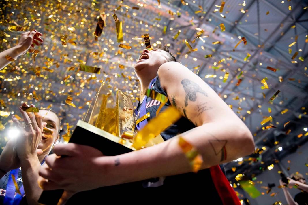 Ebrar Karakurt hüngür hüngür ağladı 7