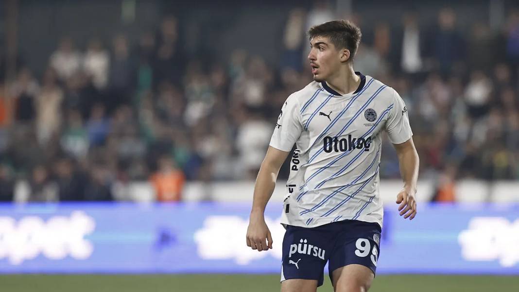 Fenerbahçeli yıldız Bodrum'da arkadaşıyla güreşti 8