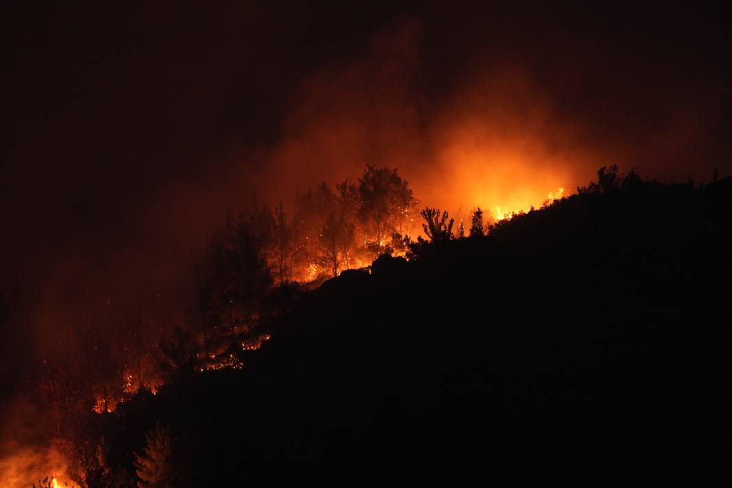 Alevlerin arasından böyle kurtuldular! "Yetişmek mümkün değildi" 1