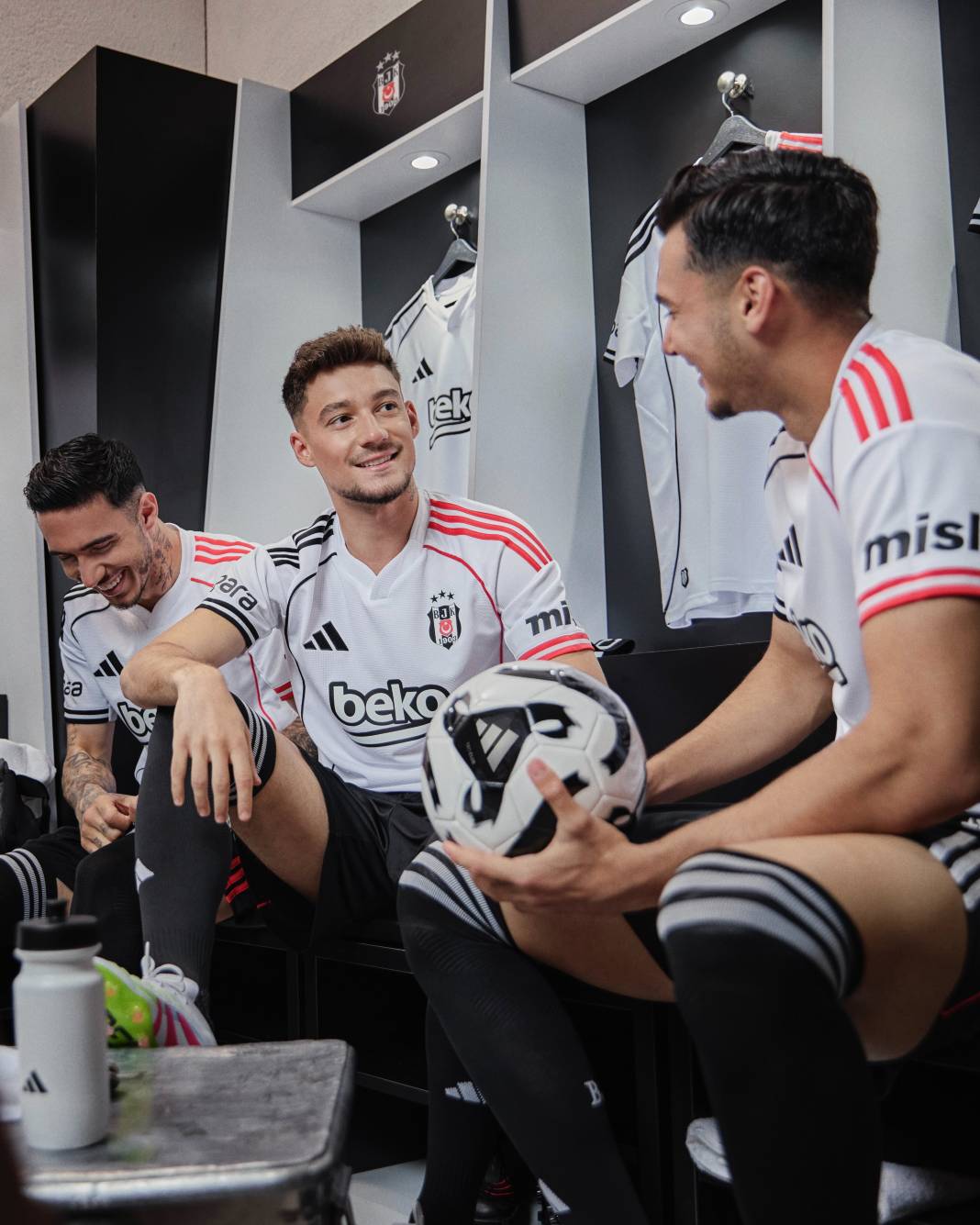 Beşiktaş'ın yeni sezon formaları çıktı 4