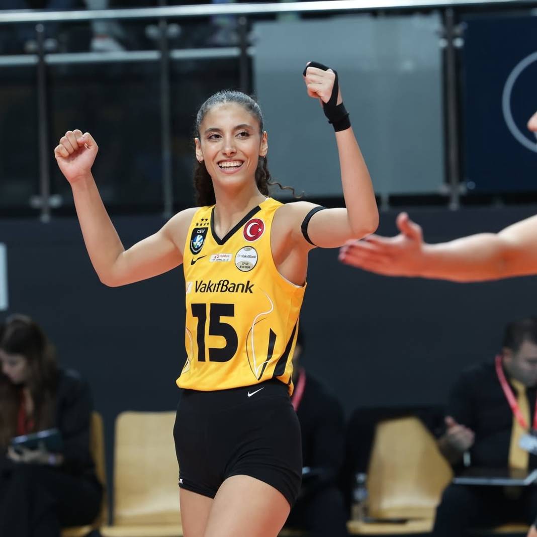 Zehra Güneş'in veliahtı Çin'de nefes kesti! Simge ablası da dayanamadı: Maşallah 8