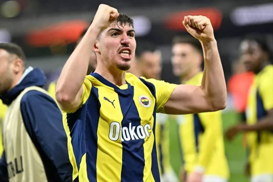 Fenerbahçeli yıldız Bodrum'da arkadaşıyla güreşti 10