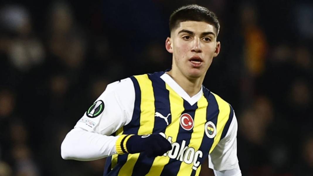 Fenerbahçeli yıldız Bodrum'da arkadaşıyla güreşti 3