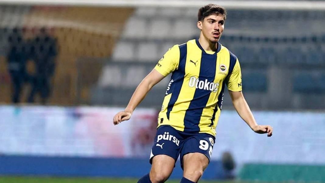 Fenerbahçeli yıldız Bodrum'da arkadaşıyla güreşti 1