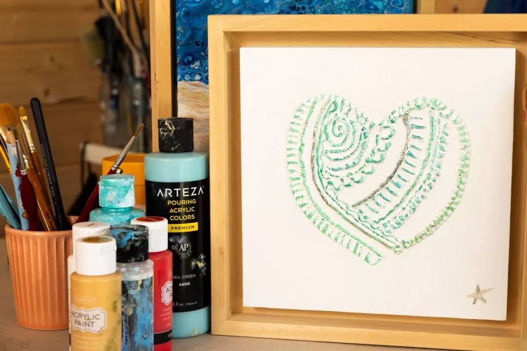 Ölü insanların küllerini tabloya çeviriyor 3