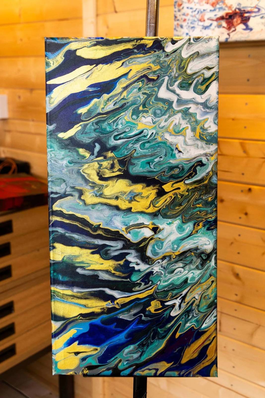 Ölü insanların küllerini tabloya çeviriyor 1