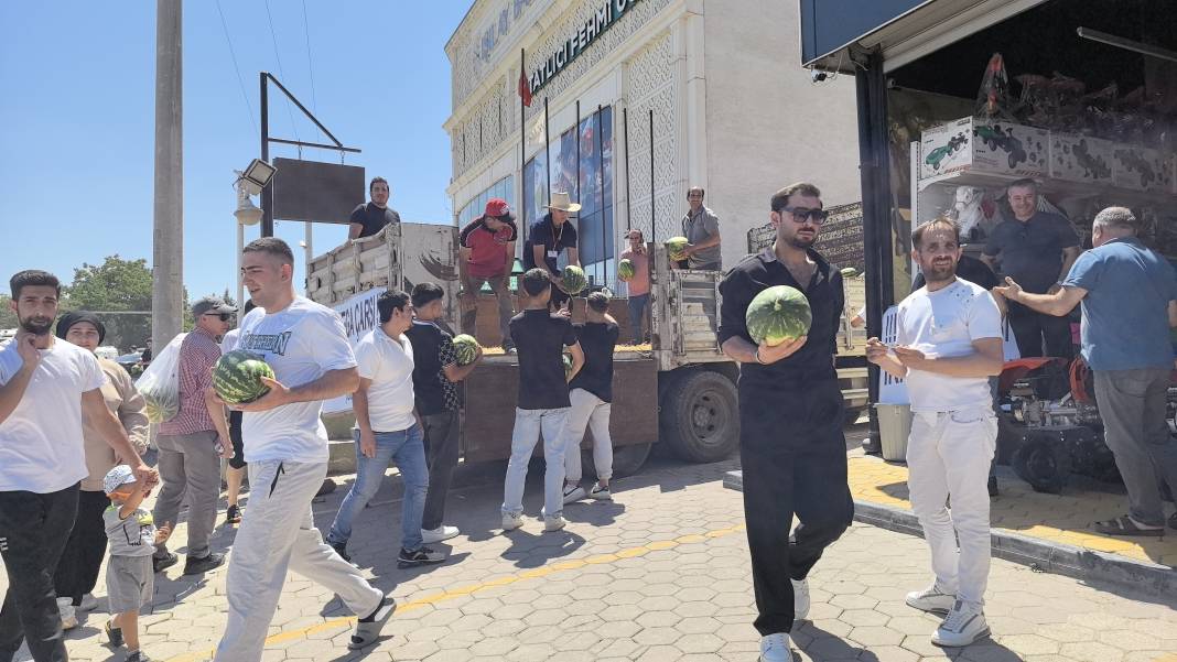 12 ton karpuz 20 dakikada bitti 2