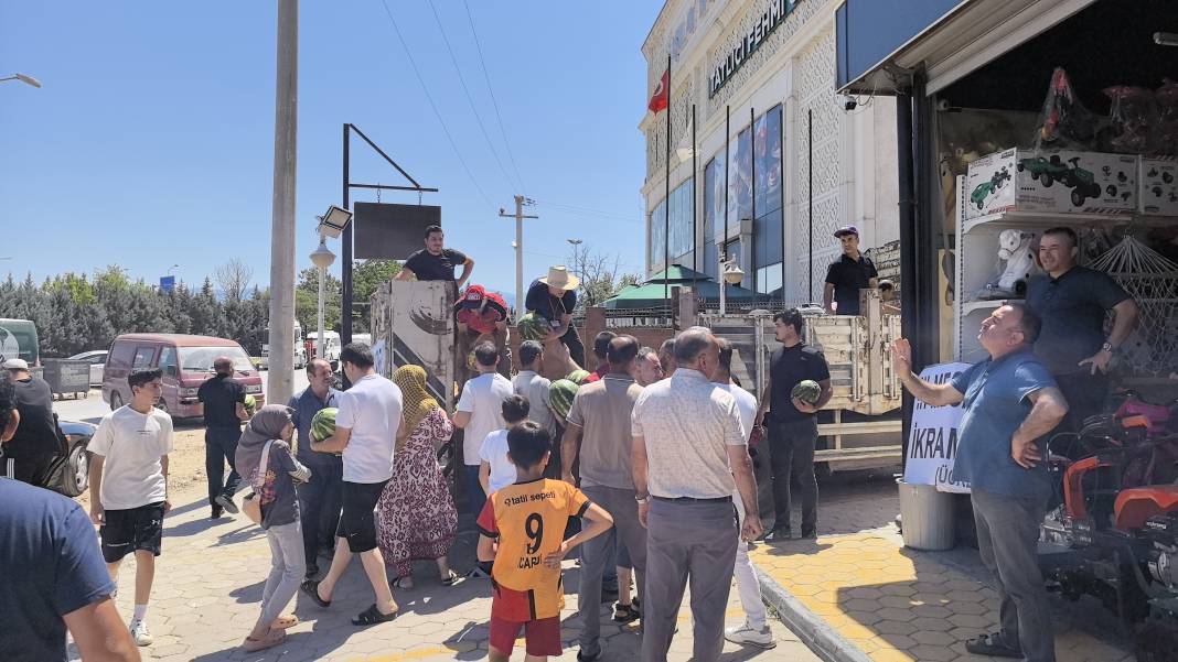 12 ton karpuz 20 dakikada bitti 1