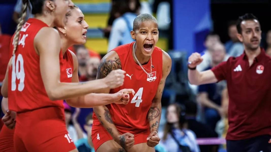 İlkin Aydın sürprizi havalara uçurdu: Taraftarlara müjde 7