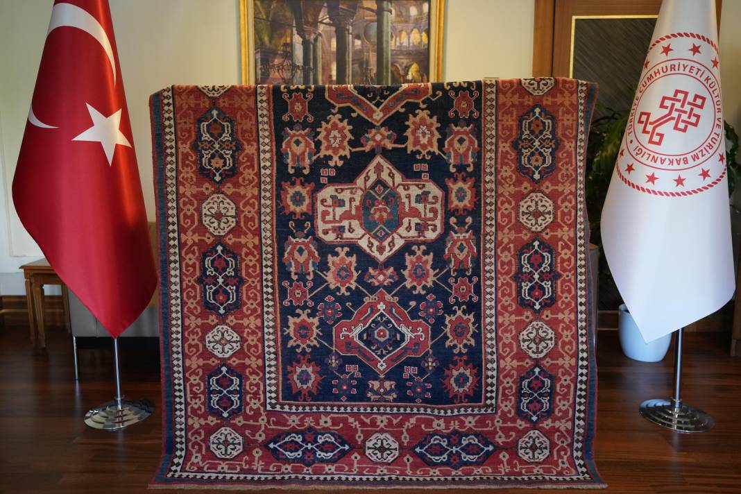 30 yıldır kayıptı! 500 yıllık halı Türkiye'ye iade edildi 1