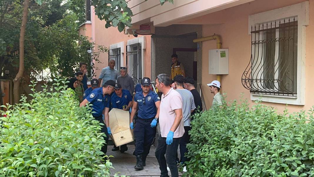 Üstüne kapanan balkon kapısı sonu oldu! 5'inci kattan düşerek öldü 2