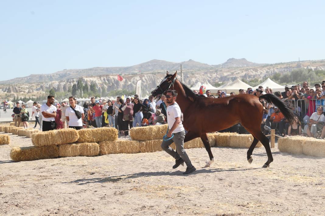 Aşıklar şehrinin güzelleri podyuma çıktı 6