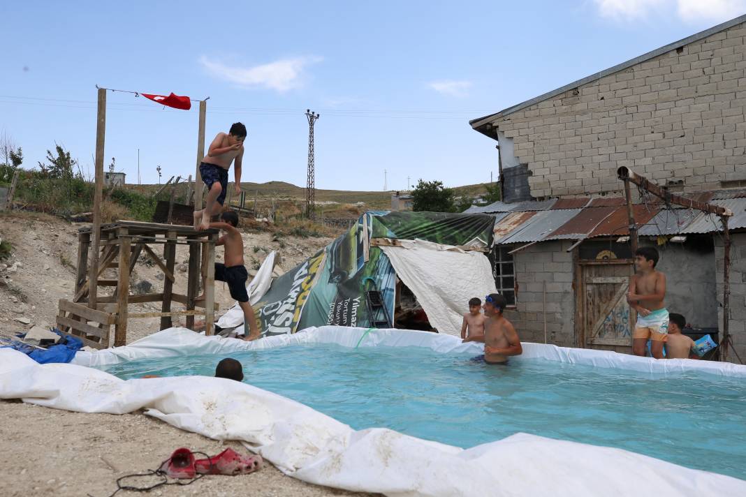 Öğretmen ve çocuklar el ele verdi: Köylerinde artık yüzme havuzu var! 12
