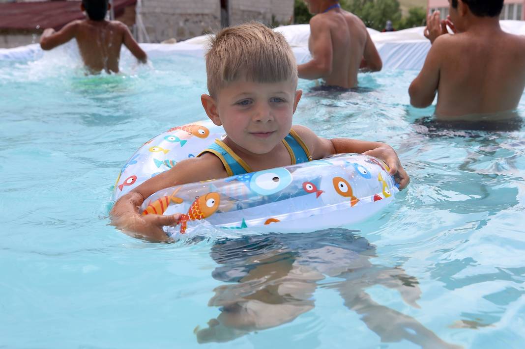 Öğretmen ve çocuklar el ele verdi: Köylerinde artık yüzme havuzu var! 6