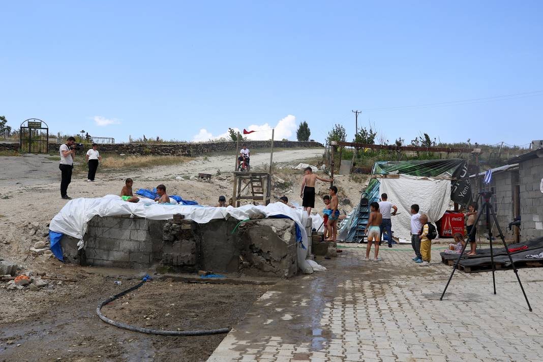 Öğretmen ve çocuklar el ele verdi: Köylerinde artık yüzme havuzu var! 5