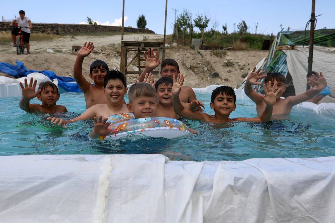 Öğretmen ve çocuklar el ele verdi: Köylerinde artık yüzme havuzu var! 4