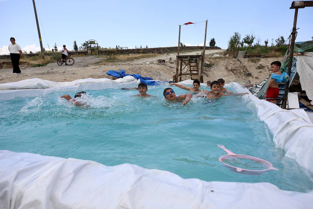 Öğretmen ve çocuklar el ele verdi: Köylerinde artık yüzme havuzu var! 2