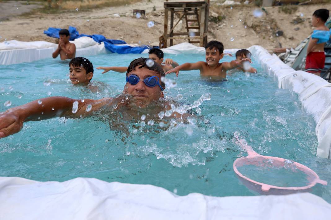 Öğretmen ve çocuklar el ele verdi: Köylerinde artık yüzme havuzu var! 3