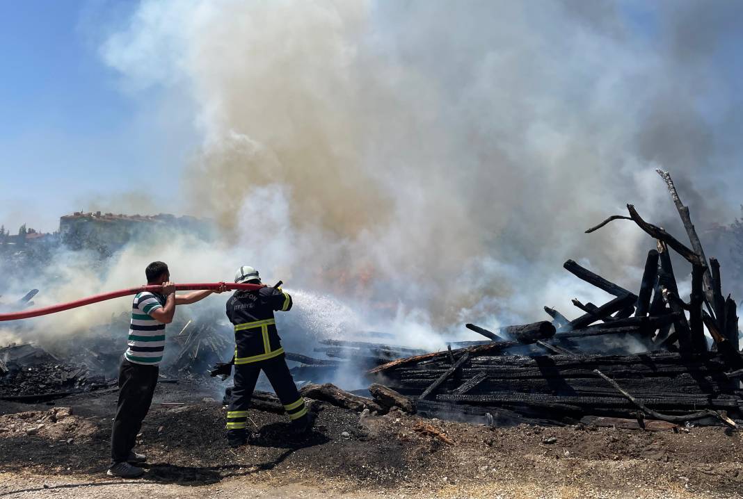 Amasya'da gökyüzünü dumanlar kapladı! 1