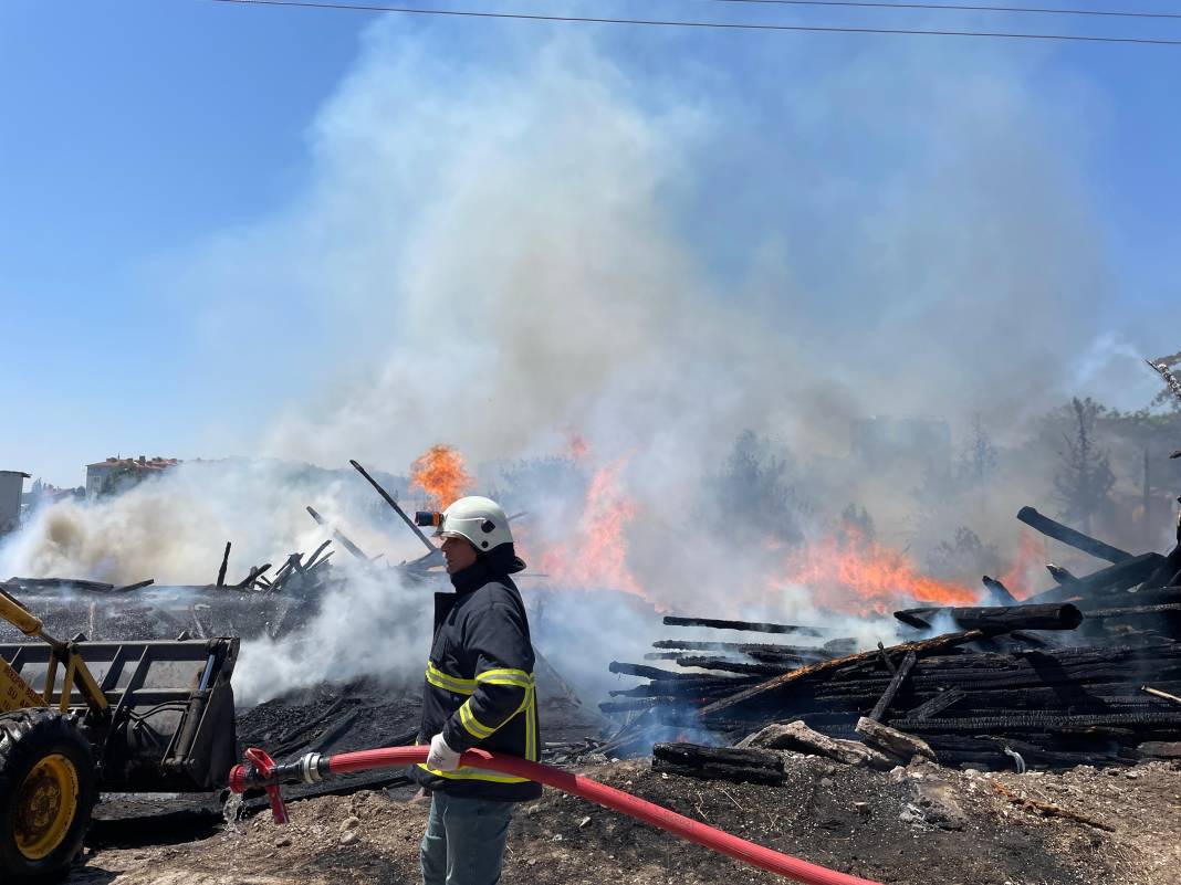 Amasya'da gökyüzünü dumanlar kapladı! 4