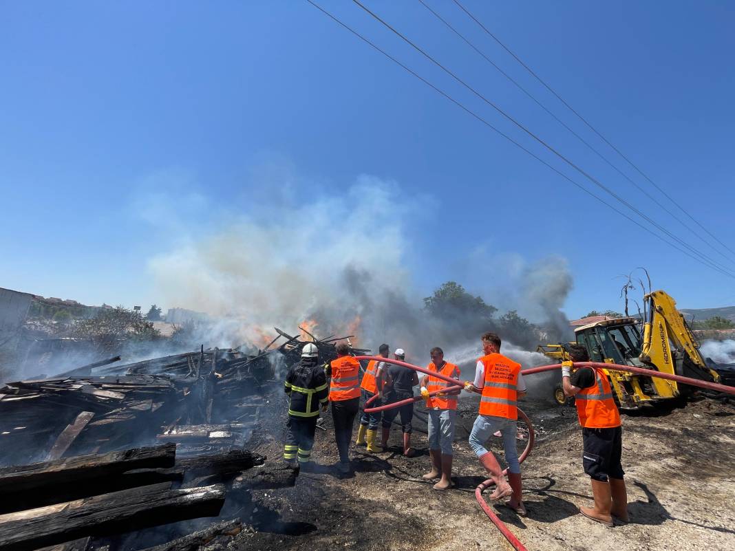 Amasya'da gökyüzünü dumanlar kapladı! 7