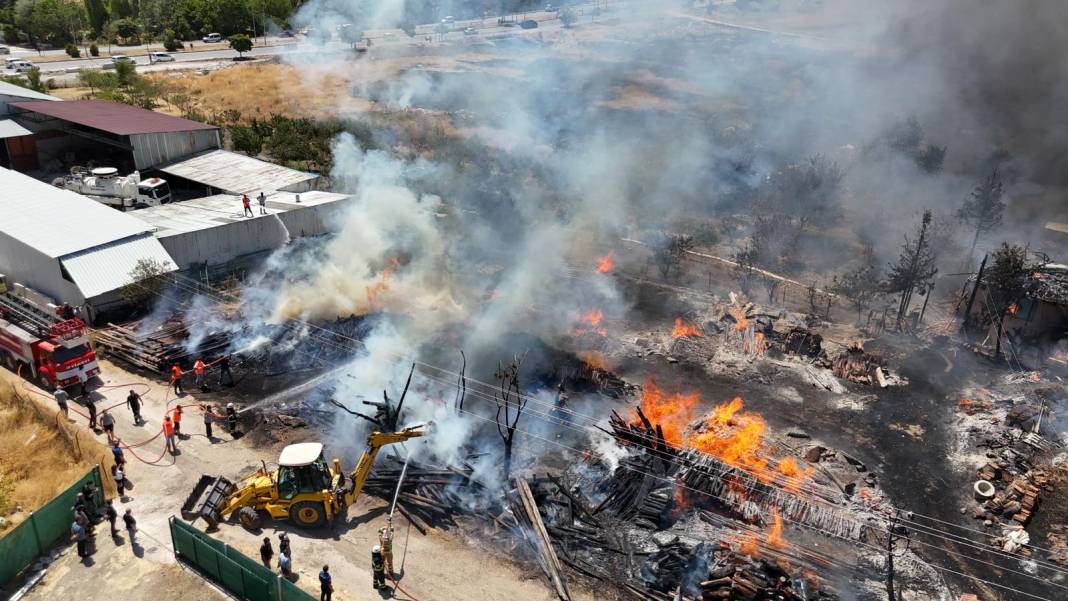 Amasya'da gökyüzünü dumanlar kapladı! 9