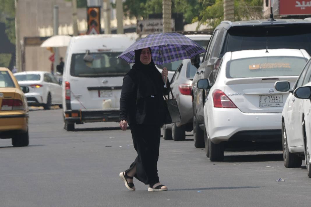 Termometreler 50 dereceyi gösterdi, halk ne yapacağını şaşırdı 28