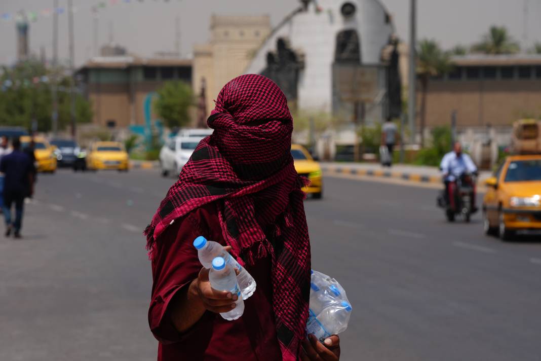 Termometreler 50 dereceyi gösterdi, halk ne yapacağını şaşırdı 21
